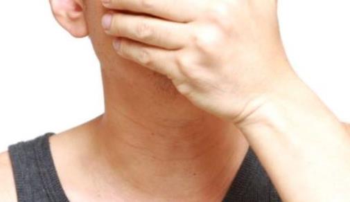 打嗝是什么原因引起的 打嗝的時候有什么止嗝方法