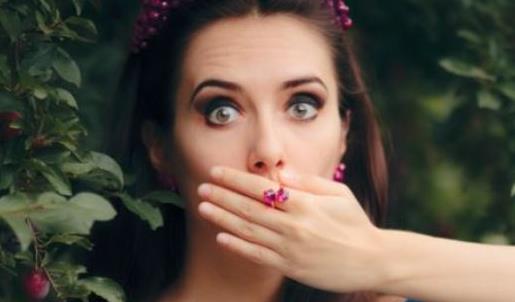 打嗝是什么原因引起的 打嗝的時候有什么止嗝方法