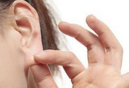 耳朵長(zhǎng)凍瘡?fù)磕ㄊ裁此幐?耳朵生凍瘡用什么凍瘡膏管用