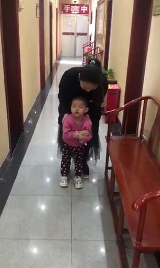 新聞:干細(xì)胞治療腦癱效果明顯,4歲男童重新站立