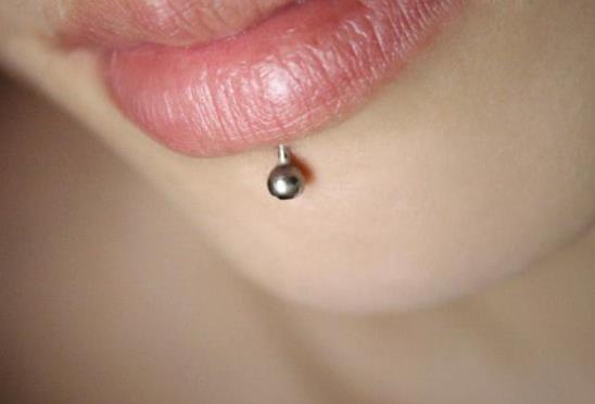 唇釘洞發(fā)臭了怎么辦?唇釘取了會漏水嗎?