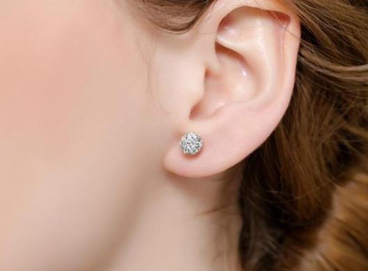 啥時候打耳洞最好?打耳洞后多久才能完全痊愈?