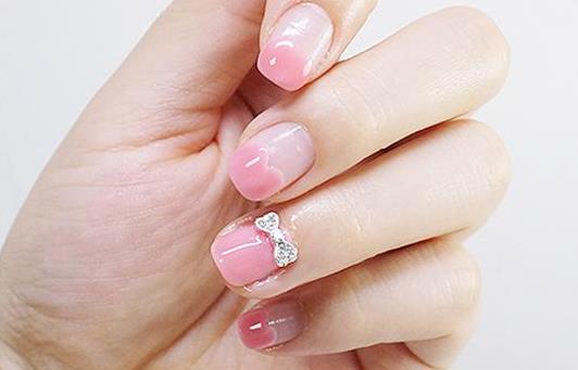 穿戴甲是用什么甲片做的?穿戴甲甲片和普通甲片一樣嗎