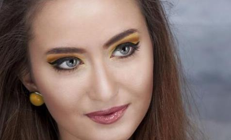 怎么樣使用假睫毛更加濃密 怎么選擇適合自己的睫毛膏