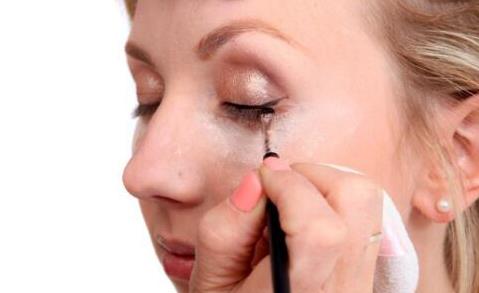 怎么化面試妝能讓你更加分 時(shí)間趕不及怎么快速化妝