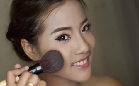 讓睫毛變長有什么樣的方法 不同睫毛類型怎么選擇睫毛膏