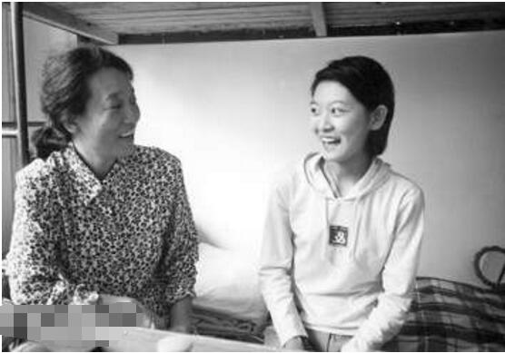 中國美女小神童何碧玉 14歲高考900分 當高考狀元上清華