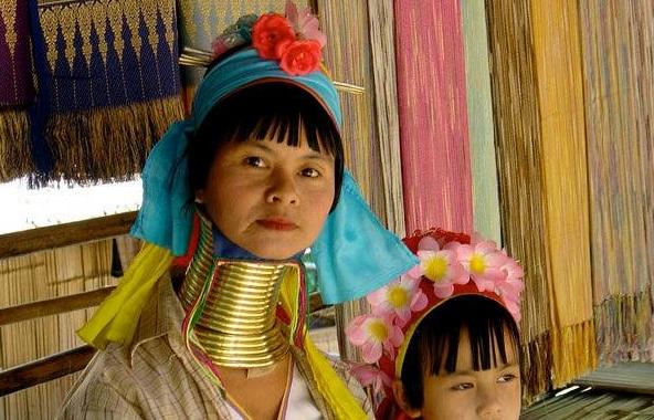 世界上脖子最長的人,帕督安部落女性最長達40cm,以脖子長為美