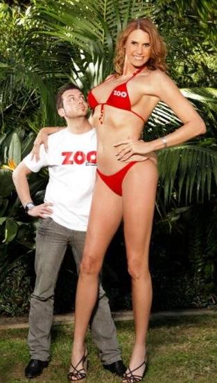 世界上最高的女模特,美國的伊芙·亞瑪遜凈身高2.03米!