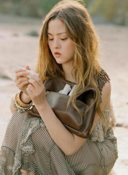 世界上最矮的超模 戴文·青木天生娃娃臉,顏值逆天