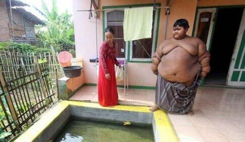 世界上最胖的孩子,阿里亞·珀爾馬納10歲重400斤!