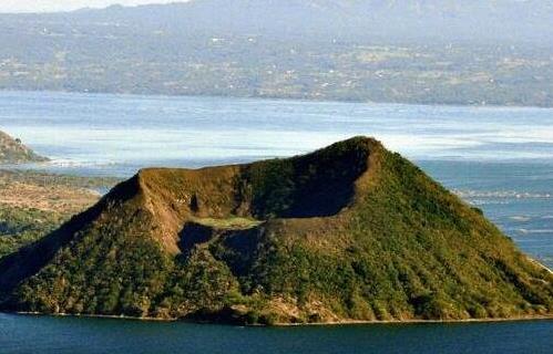 世界上最矮的活火山,塔爾火山相對(duì)高度僅200米