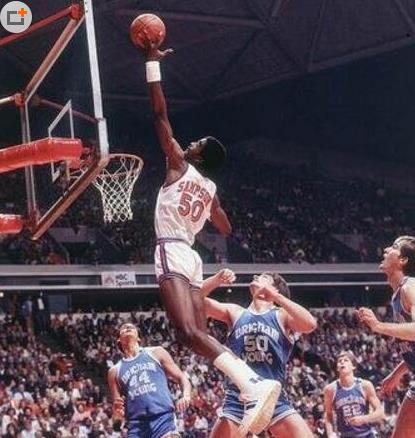 世界上彈跳最高的人,厄爾·麥尼考爾特垂直跳1.55米