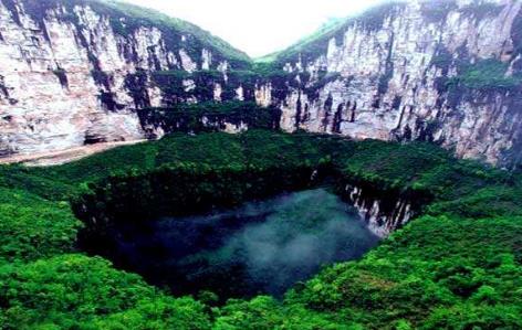 世界上最大的天坑,重慶的小寨天坑深達666.2米!