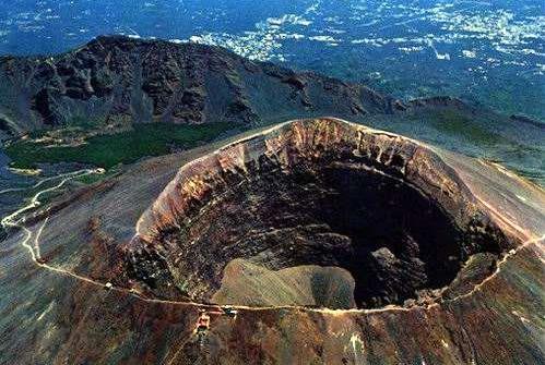 世界上最著名的活火山 維蘇威火山在哪里 維蘇威火山的噴發歷史