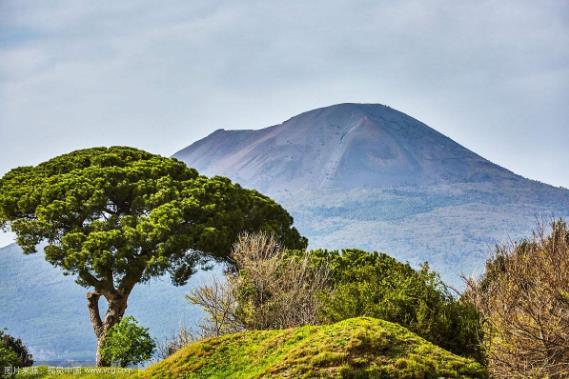 世界上最著名的活火山 維蘇威火山在哪里 維蘇威火山的噴發歷史