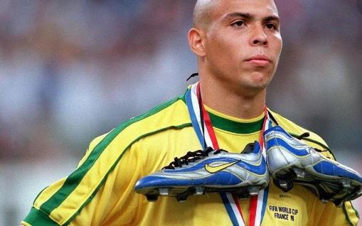 獲最多歐洲金球獎的球星排行榜 C羅和梅西均五獲金球獎戰平