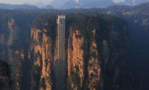 世界最高的戶外電梯 張家界百龍天梯高達335米