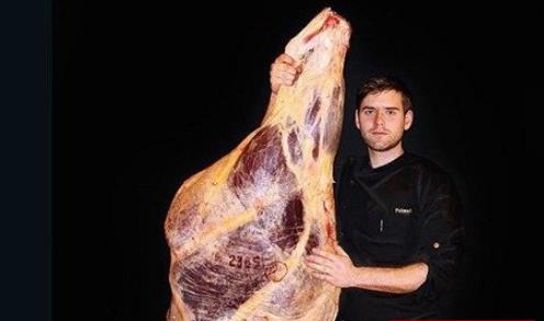 世界上最貴的牛排 2萬(wàn)元一份 牛住的地方堪稱五星級(jí)酒店待遇