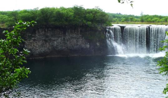 世界最大的玄武巖瀑布 吊水樓瀑布寬300米