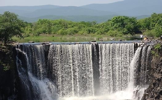世界最大的玄武巖瀑布 吊水樓瀑布寬300米