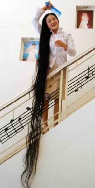 世界上頭發(fā)最長(zhǎng)的女人 謝秋萍靠6米長(zhǎng)頭發(fā)暴富