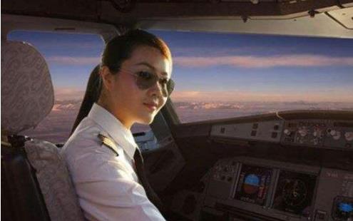 中國最美女機長王崢 比男生的努力3倍只為證明自己