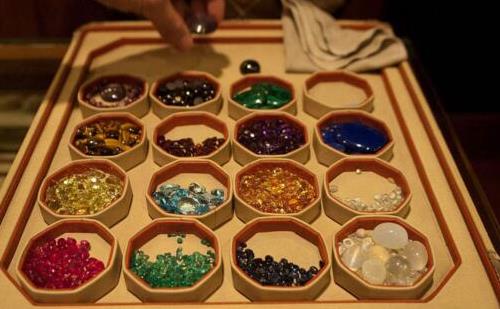 世界第二大星光藍寶石 印度之星比高爾夫球還大