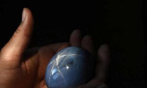 世界上最大的藍寶石 亞當之星三億美元售出