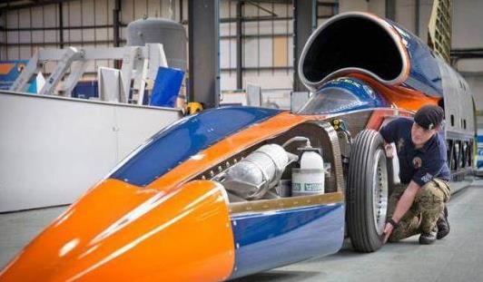 世界上最快的卡車 噴氣式卡車時速644公里秒殺跑車