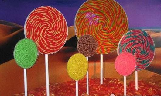 世界上最大的棒棒糖 重量是小汽車的兩倍