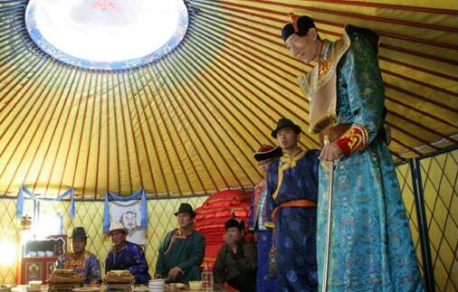 世界上腳最大的人 腳長度達40.5厘米 要穿72碼的鞋