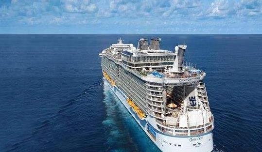 世界上最大的郵輪 海洋綠洲號是泰坦尼克號的五倍