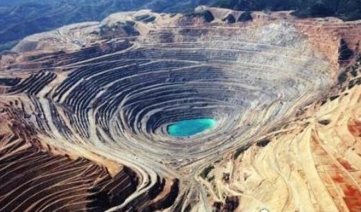 世界上最大的銅礦 美國賓漢峽谷銅礦面積有7.7平方公里