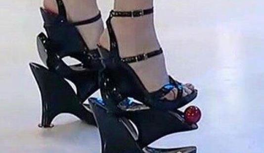 世界上最高的高跟鞋 超過50厘米的高跟鞋看著就讓人覺得恐怖