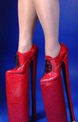 世界上最高的高跟鞋 超過50厘米的高跟鞋看著就讓人覺得恐怖