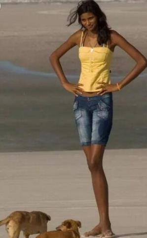 世界最高少女 巴西女孩艾利薩尼·席爾瓦16歲2.07米