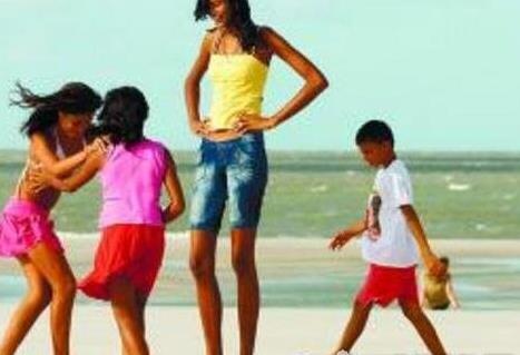 世界最高少女 巴西女孩艾利薩尼·席爾瓦16歲2.07米