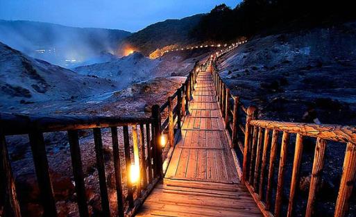 世界最古老旅館 慶云館藏身溪谷1311年