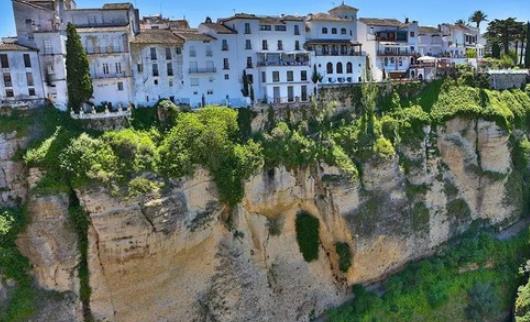 全球最奇特的村莊 賽特尼爾只有一條路可以進去