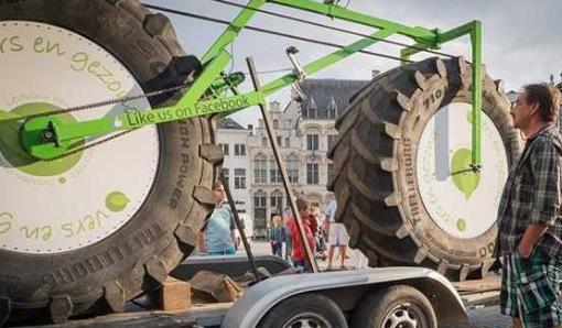 世界上最大的自行車 長度達到12米