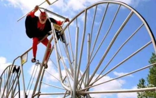 世界上最大的自行車 長度達到12米