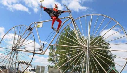 世界上最大的自行車 長度達到12米