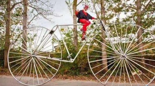 世界上最大的自行車 長度達到12米