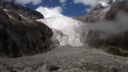 中國最大的冰瀑布 海螺溝冰瀑布高1080米