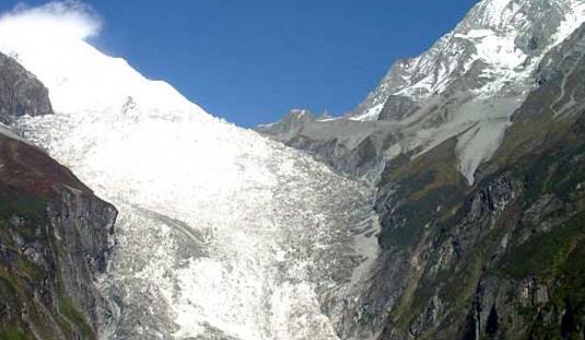 中國最大的冰瀑布 海螺溝冰瀑布高1080米