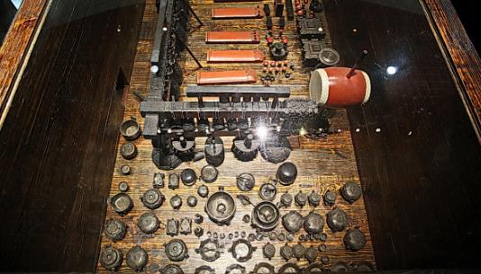 出土樂器最多的戰國墓葬 曾侯乙墓出土了一百二十四件樂器