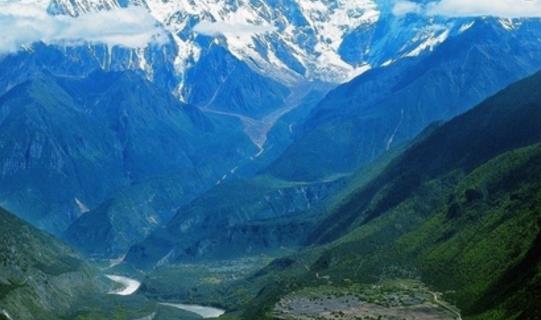 中國最大的峽谷 雅魯藏布大峽谷全長504.6千米 最深處6009米