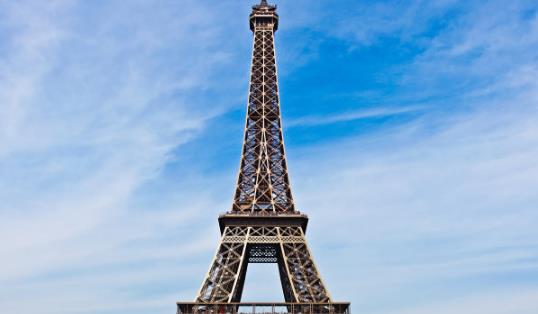 世界上最早的鋼鐵結構高塔 埃菲爾鐵塔于1889年建成