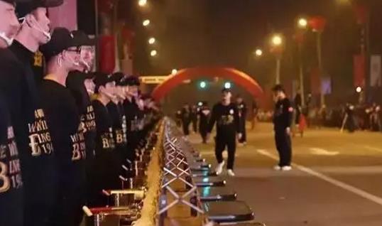 世界上最長的烤串 河北廊坊喜來登酒店作出194.5米長烤串